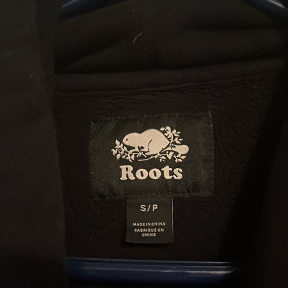 Roots size small all black hoodie - Picture 3 of 3